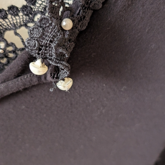 Top Chic pearl and lace embellished black short sleeve party top. Size Large - Picture 8 of 12